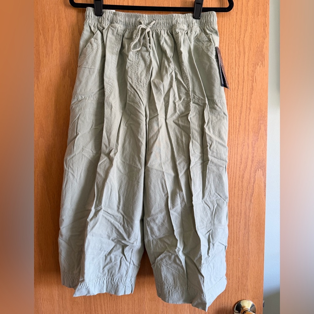 Gloria Vanderbilt Women’s Light Green Wide-Leg Capri Pants NWT